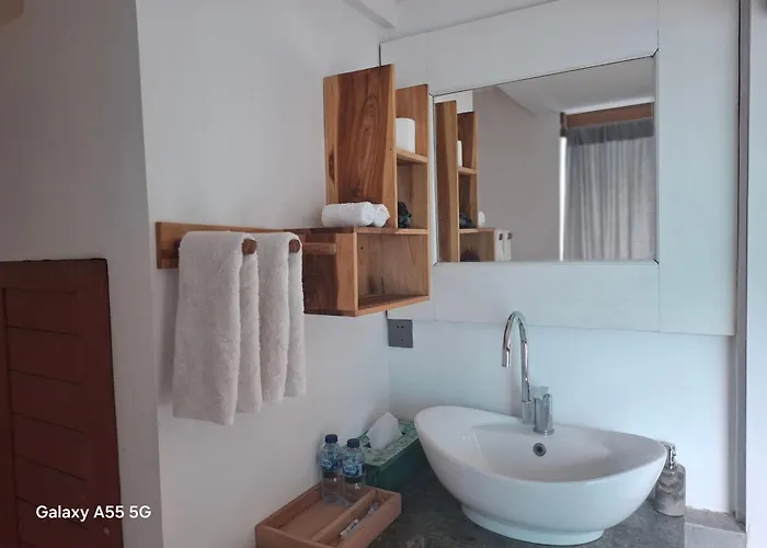 Giyor Villa *